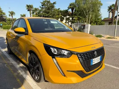 Usata Peugeot 208 Active 101 CV (74 kW) 2020 Utilitaria