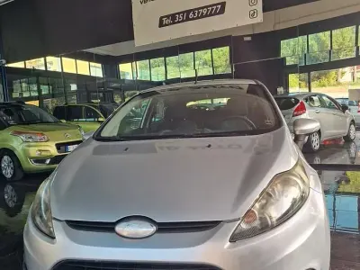 Usata Ford Fiesta Titanium 68 CV (50 kW) 2010 Grigio Berlina