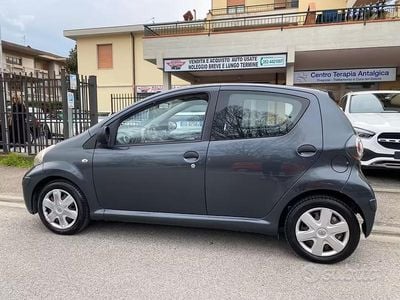 Usata Toyota Aygo Connect Style 68 CV (50 kW) 2012 Nero Utilitaria