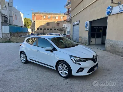 Usata Renault Clio V Business 101 CV (74 kW) 2022 Bianco Berlina
