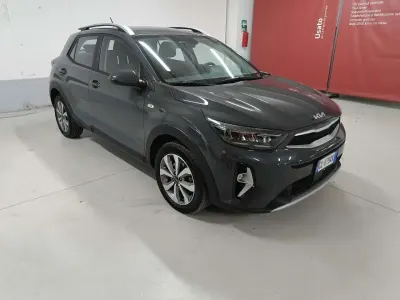 Usata Kia Stonic Urban 101 CV (74 kW) 2023 Grigio SUV