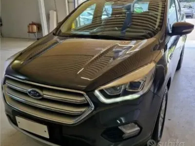Usata Ford Kuga 120 CV (88 kW) 2019 Marrone SUV