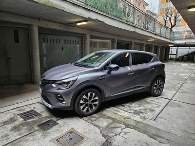 Usata Renault Captur Techno 94 CV (69 kW) 2023 Grigio SUV