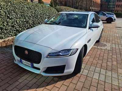 Usata Jaguar XF 299 CV (219 kW) 2015 Bianco Berlina
