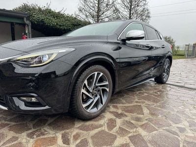 Infiniti Q30