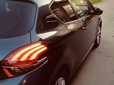 Begagnad Peugeot 208 Allure 110 HK (80 kW) 2017 Halvkombi