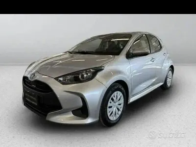 Usata Toyota Yaris Hybrid Active 92 CV (67 kW) 2025 Berlina