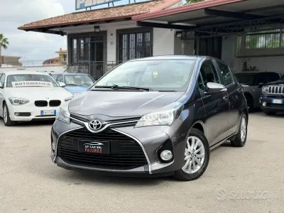 Second-hand Toyota Yaris Lounge 69 CP (50 kW) 2015 Gri Hatchback