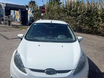 Usata Ford Fiesta 60 CV (44 kW) 2011 Bianco Berlina