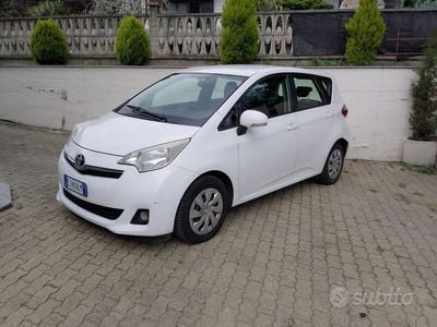 Usata Toyota Verso-S Active 90 CV (66 kW) 2011 Bianco Monovolume