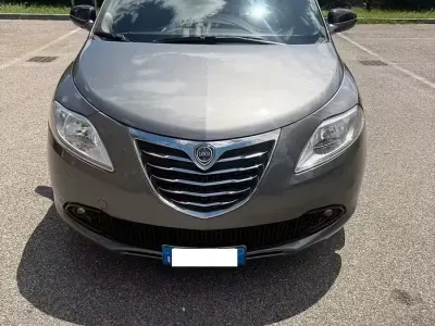 Usata Lancia Ypsilon Silver 69 CV (50 kW) 2014 Grigio Utilitaria