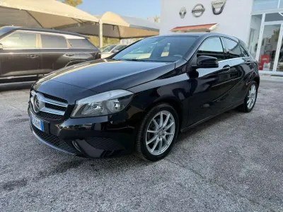 Usata Mercedes A180 109 CV (80 kW) 2012 Nero Berlina