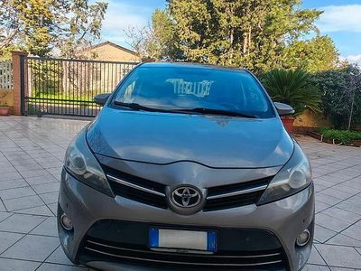 Usata Toyota Verso 112 CV (82 kW) 2014 Grigio Monovolume