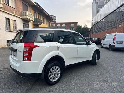 Usata Mahindra XUV500 140 CV (102 kW) 2016 Bianco SUV