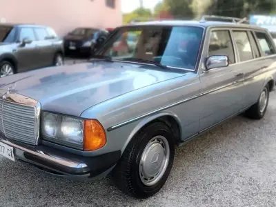 Usata Mercedes E200 109 CV (80 kW) 1983 Bluazzurro Station wagon