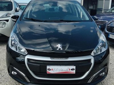 Usata Peugeot 208 Allure 74 CV (54 kW) 2018 Nero Utilitaria