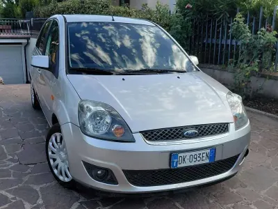 Usata Ford Fiesta Titanium 75 CV (55 kW) 2007 Utilitaria