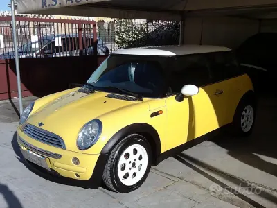 Usata Mini Cooper 116 CV (85 kW) 2002 Giallo Utilitaria