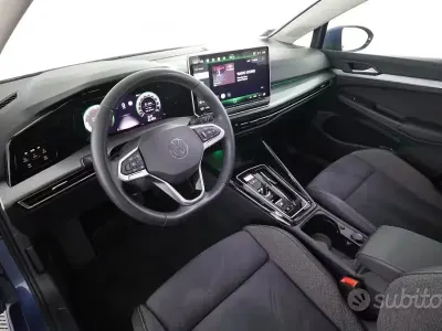 Usata VW Golf VIII 150 CV (110 kW) 2025 Anemone blue Berlina