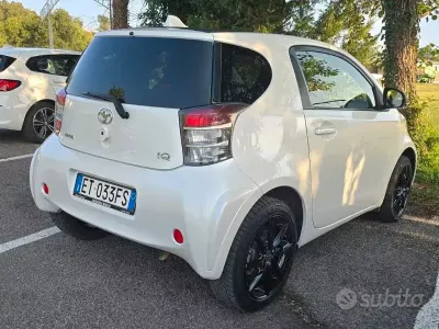 Usata Toyota iQ Trend 68 CV (50 kW) 2013 Bianco Utilitaria