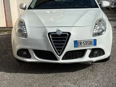 Usata Alfa Romeo Giulietta Distinctive 105 CV (77 kW) 2013 Bianco Utilitaria