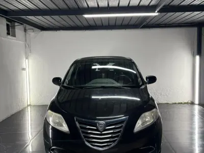 Usata Lancia Ypsilon Gold 95 CV (69 kW) 2013 Nero Utilitaria