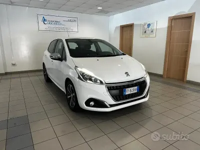 Usata Peugeot 208 Allure 75 CV (55 kW) 2018 Bianco Utilitaria