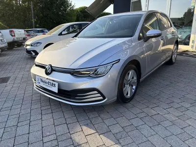Usata VW Golf VII Life 150 CV (110 kW) 2021 Argento Utilitaria