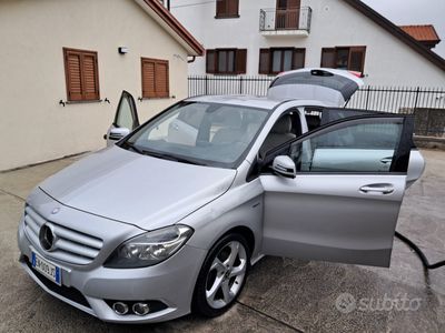 Mercedes B200