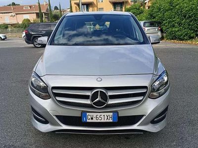 Begagnad Mercedes B200 Premium 136 HK (100 kW) 2015 Silver Minibuss