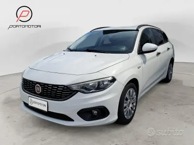 Usata Fiat Tipo Easy 120 CV (88 kW) 2017 Bianco Station wagon