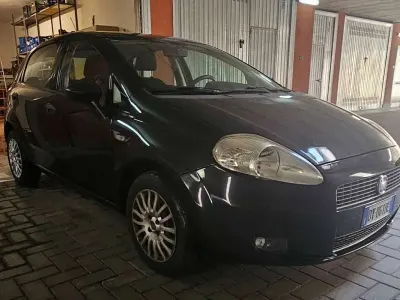 Usata Fiat Grande Punto Active 77 CV (56 kW) 2009 Nero Utilitaria