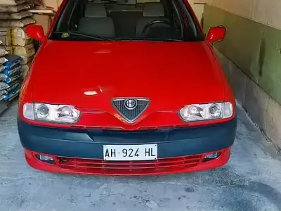 Usata Alfa Romeo 146 129 CV (94 kW) 1996 Utilitaria