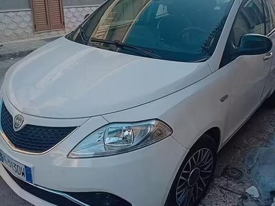 Usata Lancia Ypsilon 95 CV (69 kW) 2016 Bianco Utilitaria