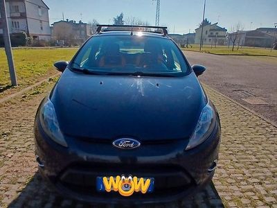 Begagnad Ford Fiesta 90 HK (66 kW) 2012 Blå Sedan