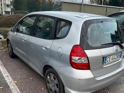 Begagnad Honda Jazz 78 HK (57 kW) 2004 Grå Halvkombi