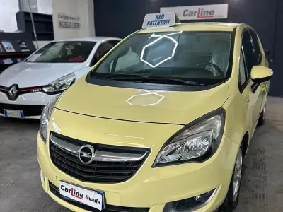 Begagnad Opel Meriva 120 HK (88 kW) 2015 Gul Minibuss