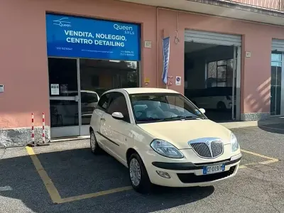 Usado Lancia Ypsilon 60 HP (44 kW) 2005 Branco Citadino