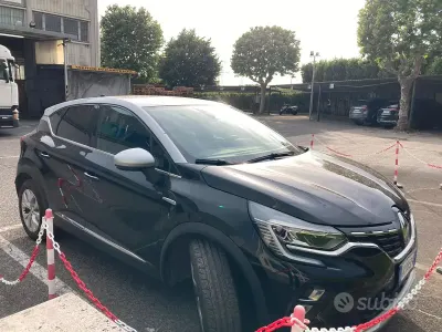 Usata Renault Captur 101 CV (74 kW) 2022 Bluazzurro SUV
