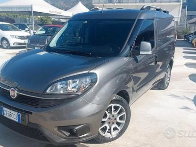 Usata Fiat Doblò Lounge 105 CV (77 kW) 2023 Grigio Monovolume