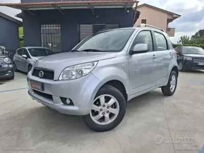 Usata Daihatsu Terios 105 CV (77 kW) 2008 Argento SUV