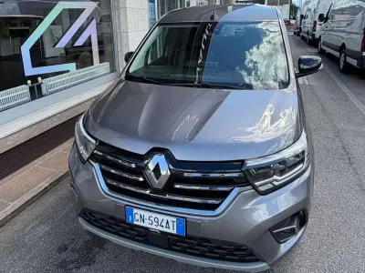 Usata Renault Kangoo Privilege 95 CV (69 kW) 2023 Grigio Monovolume