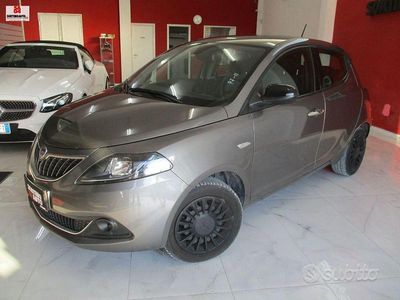 Usata Lancia Ypsilon Silver 69 CV (50 kW) 2022 Grigio Utilitaria