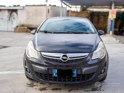 Usata Opel Corsa 75 CV (55 kW) 2012 Nero Utilitaria
