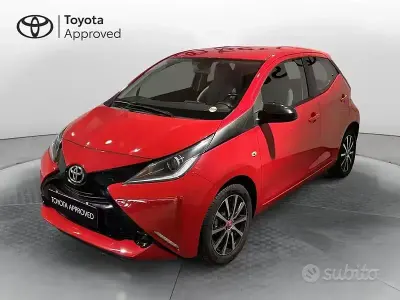Usado Toyota Aygo X-play 69 HP (50 kW) 2018 Vermelho Citadino