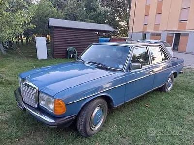 Usata Mercedes 200 1970 Blu Berlina