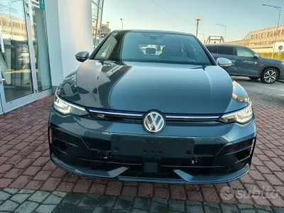 Nuova VW Golf VIII R 333 CV (244 kW) 2026 Grigio Berlina