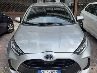 Usata Toyota Yaris Hybrid Trend 92 CV (67 kW) 2022 Berlina