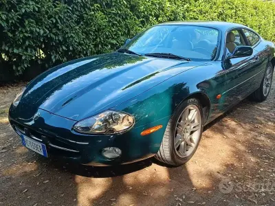 Usata Jaguar XK8 284 CV (208 kW) 2001 Verde Coupé