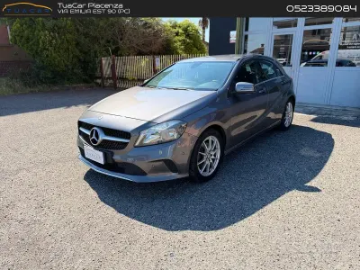 Usata Mercedes A180 Executive 122 CV (89 kW) 2017 Grigio Utilitaria